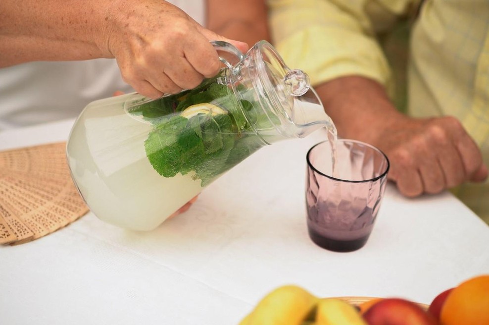 Zakaj bi morali dan začeti s tem poceni napitkom? (foto: Profimedia)