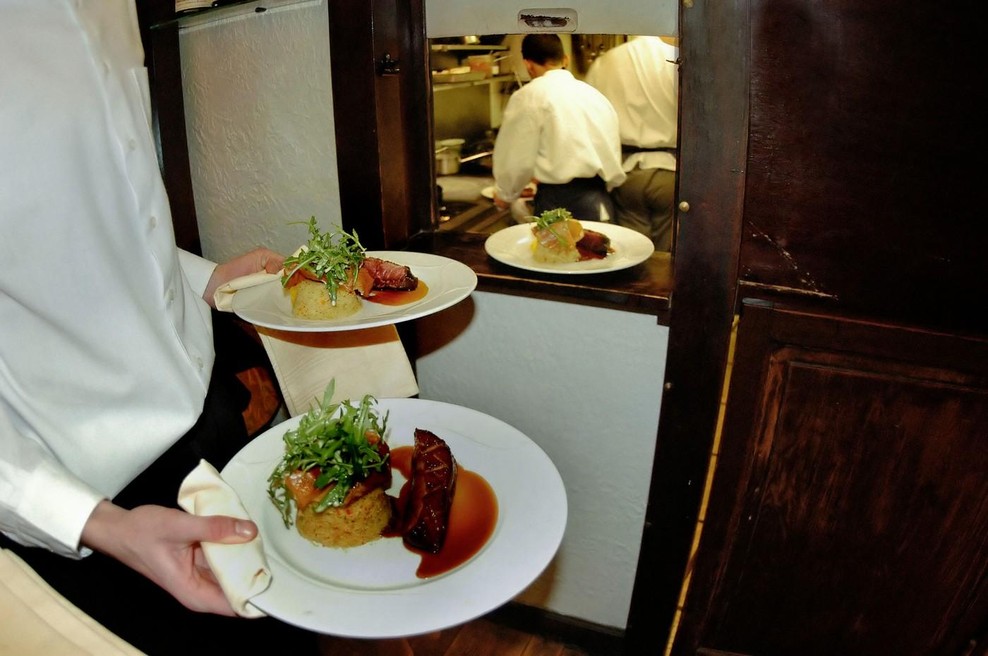 Velike spremembe v gostinstvu: Kaj bo prepovedano, kaj ostaja dovoljeno? (foto: Profimedia)