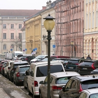Mojstri zavračajo popravila, ker v mestu nimajo kje parkirati – stanovalci preplačajo dela mojstrov