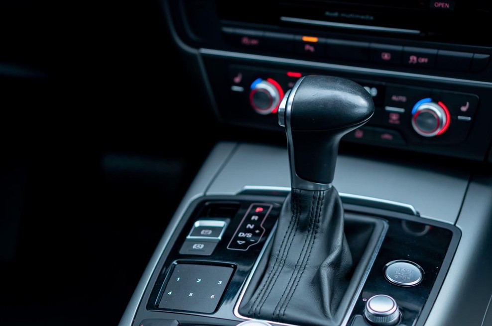 Strah vsakega voznika: Ali se avtomatski menjalnik da uničiti z napačno potezo med vožnjo (foto: profimedia)