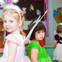 Ta pri nas znani trgovec prodajal pustne kostime, ki so zdaj doživeli odpoklic, takole nevarni so