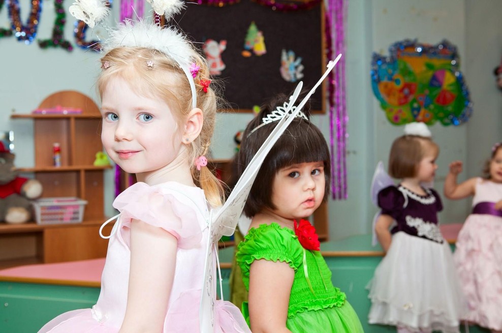 Ta pri nas znani trgovec prodajal pustne kostime, ki so zdaj doživeli odpoklic, takole nevarni so (foto: Profimedia)