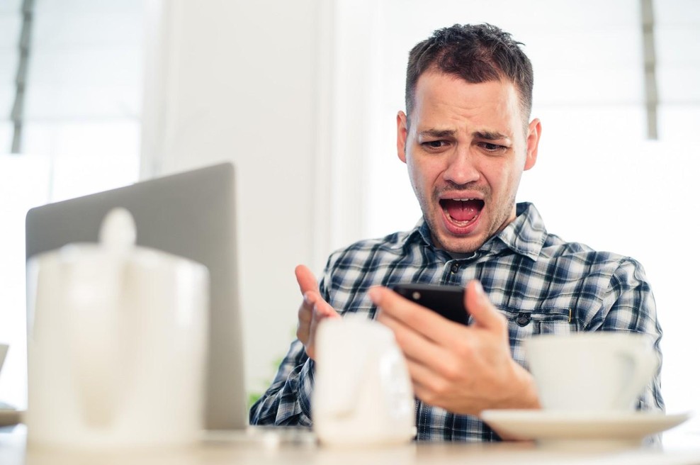 Nasedel oglasu na Facebooku in ostal brez 300 evrov: "Priganjala me je k plačilu" (foto: profimedia)