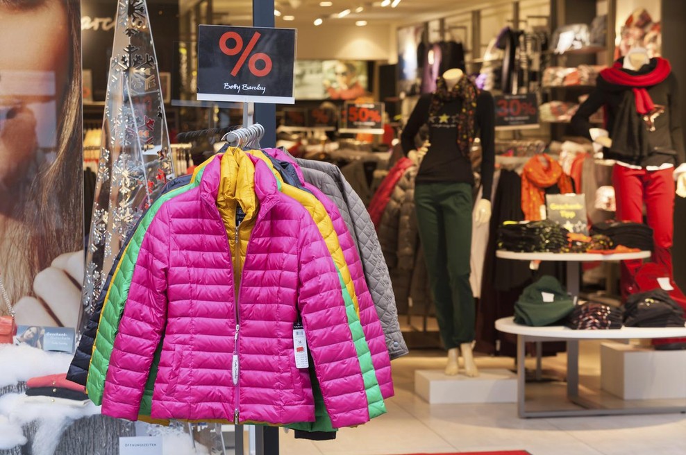 Prišli ste samo pogledat? To vas lahko stane 25 evrov – nova pravila v nekaterih trgovinah (foto: Profimedia)