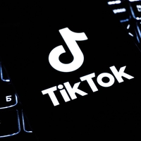 Drag TikTok: Hči je na počitnicah gledala videe, oče pa je dobill račun v višini 48.000 evrov!