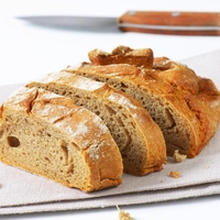 Kako kruh ostane svež do 9 dni: Preprosti triki za manj zavržene hrane in več prihrankov