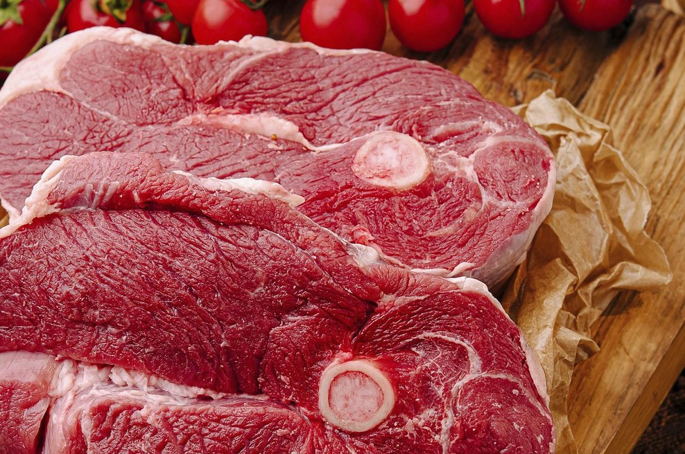 Ne kupujte mesa te barve: večina ga takoj da v košarico, ker mislijo, da je sveže (foto: profimedia)