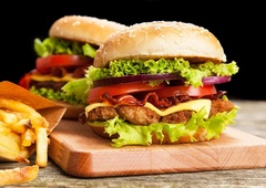 Neustavljiva želja po hamburgerju? Telo vam pošilja nujno sporočilo - in ne gre za lakoto
