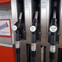 Če se to pravilo o točenju goriva krši, sledijo kazni do 100.000 evrov