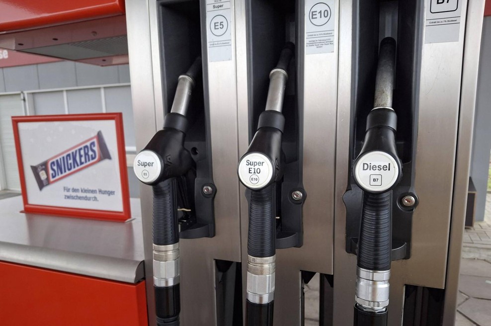 Če se to pravilo o točenju goriva krši, sledijo kazni do 100.000 evrov (foto: Profimedia)