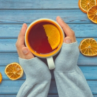 Zakaj vroč čaj nikakor ni dobra ideja, ko ste bolani