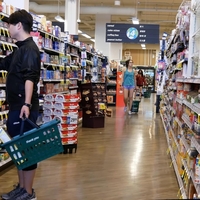 Ta znani trgovec z izredno nizkimi cenami že prihodnji teden odpira prvo trgovino pri sosedih