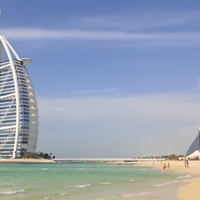 Vplivneži v šoku: Dubaj uvaja dovoljenja in drakonske kazni za vse influencerje