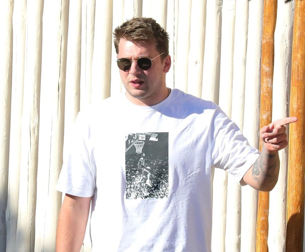 Njena ljubezenska zgodba z Dončićem se je začela z njunim srečanjem na otoku Krk okoli leta 2010, ko je bil …