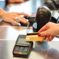 To je nezakonito pri plačevanju s karticami– kupci se tega pogosto ne zavedajo