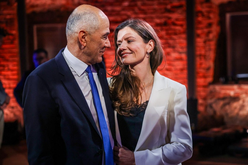 Sinočnje soočenje na Pop Tv se je že začelo nadvse burno, kar je bilo pričakovano glede na novice tistega dneva …