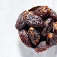 Zakaj so datlji postali priljubljena sestavina tistih, ki želijo manj sladkorja, a se ne želijo odpovedati sladicam