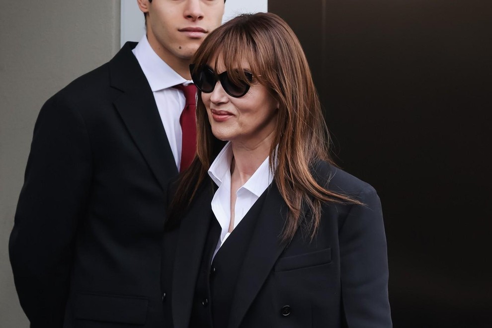 Monica Bellucci je že leta ikona stila in lepote, svet pa je navdušen tudi nad njenima hčerkama, čeprav so se …