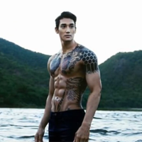 Tako je danes videti ’azijski aquaman’ - moški, ki velja za najlepšega na svetu