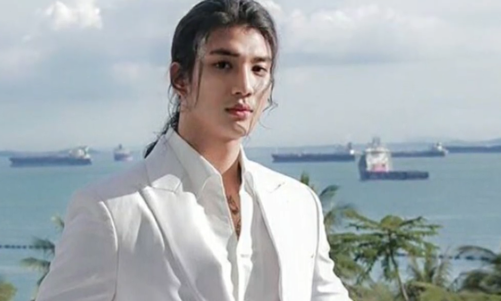 Reklame, glasbeni spoti in snemanja za revije … kariera je hitro napredovala. Ko je dobil priložnost za film, je opravil …