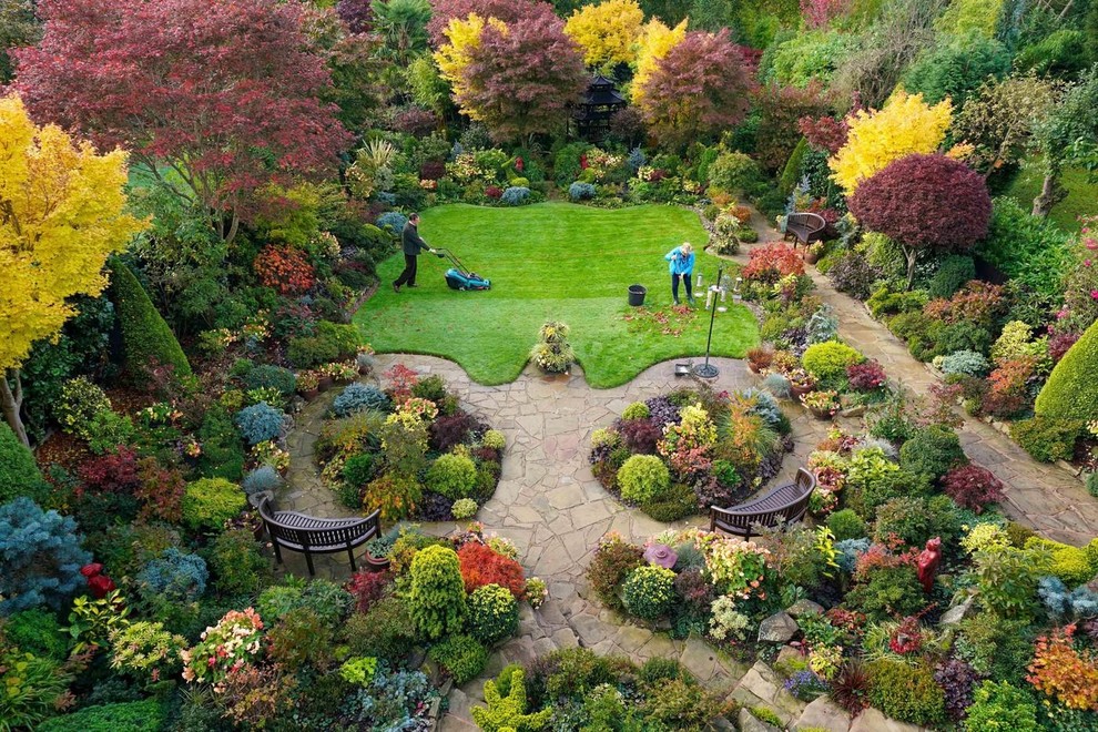 »V najinem vrtu je več kot 3.000 rastlin – toliko, da jih niti ne morem našteti. To je vrt za …