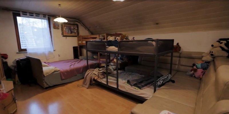 Delovna akcija družina Majdič 12-članska družina prenova doma