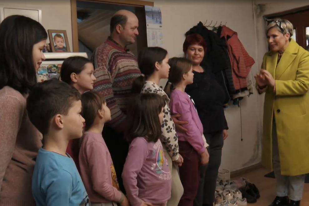 delovna akcija družina Majdič prenova dom stara hiša Ana Praznik