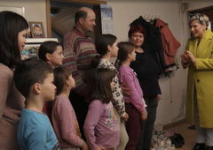 Po Delovni akciji so se vžgali gledalci in udrihali po 12-članski družini: "Sram me je, med kakšnimi ljudmi živim"