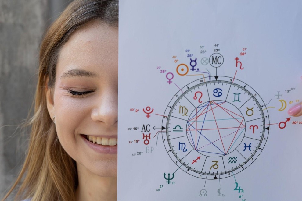 Dvojčka Dvojčka vstopata v obdobje komunikacije in ustvarjalnosti, ki jima bo odprlo vrata do materialnega in poklicnega uspeha. Njuna naravna …