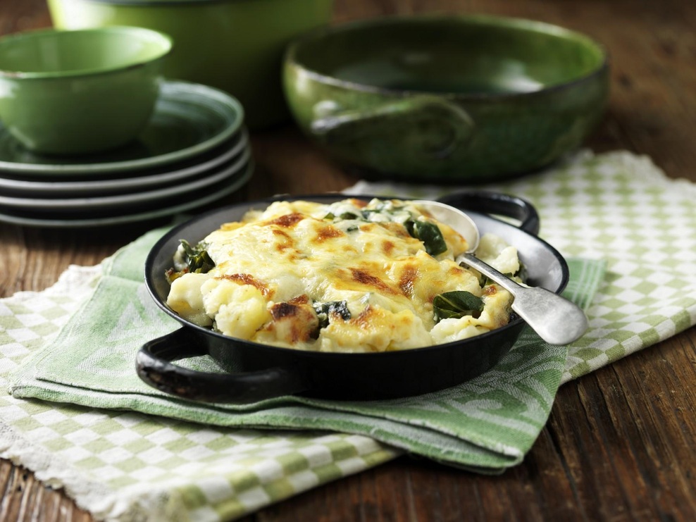 V dietah je postala popolna zamenjava za krompir, riž ali testenine. Če skodelico kuhanega riža (200 kcal) zamenjamo s skodelico priloge iz cvetače (25 kcal), dosežemo veliko zmanjšanje kalorij brez zmanjšanja količine obroka, kar omogoča tako imenovano 'volumensko prehranjevanje'. (foto: profimedia)