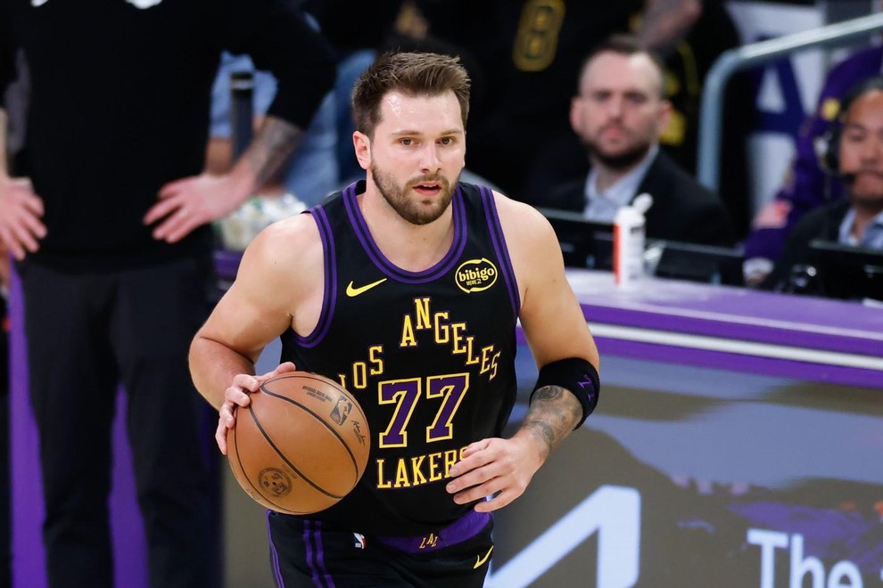 V želji, da bi pospešil svojo vrnitev na igrišča, bo zvezdnik Lakersov Luka Dončić poiskal specializirano zdravljenje za nateg zadnje …