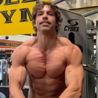 Sin Terminatorja osvojil prvo zlato, še vedno pa ni premagal očeta