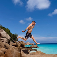 Sanjski pobeg slovenskega športnika, za katerim se slinijo vse Slovenke: tako uživa v raju (a ni sam ...)