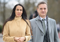 Robert Golob obiskal ta znan slovenski kraj in objavil selfie: ena podrobnost sprožila val ugibanj