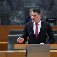 Takšna lepotica je žena Zorana Stevanovića in mnogi mu še kako zavidajo