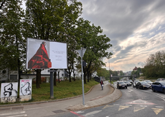 Obcestni plakati našega priljubljenega pevca, ki so preplavili Ljubljano: kaj se skriva za njimi?