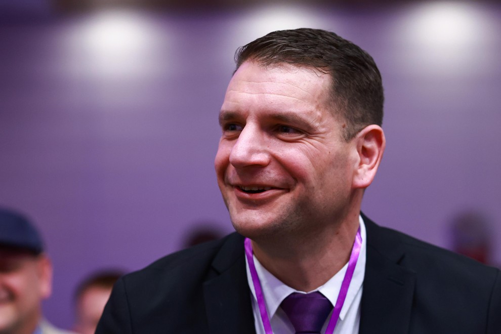 Predsednik stranke Resni.ca Zoran Stevanović, ki se je zavihtel na drugo najpomembnejšo funkcijo v državi, je v javnosti postal znan …