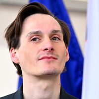 Takšno razkošno mrcino zdaj vozi Domen Prevc in ne skriva, da uživa: vsi se ozirajo za njim (FOTO)