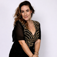 Ana Dežman ob samostojni karieri prevzema štafetno palico Elde Viler