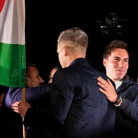 Mislili ste, da je Péter Magyar postaven? Počakajte, da vidite njegovo desno roko