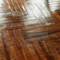 Tehnika v 3 minutah za obnovo opraskanega parketa: potrebujete le 2 stvari iz kopalnice