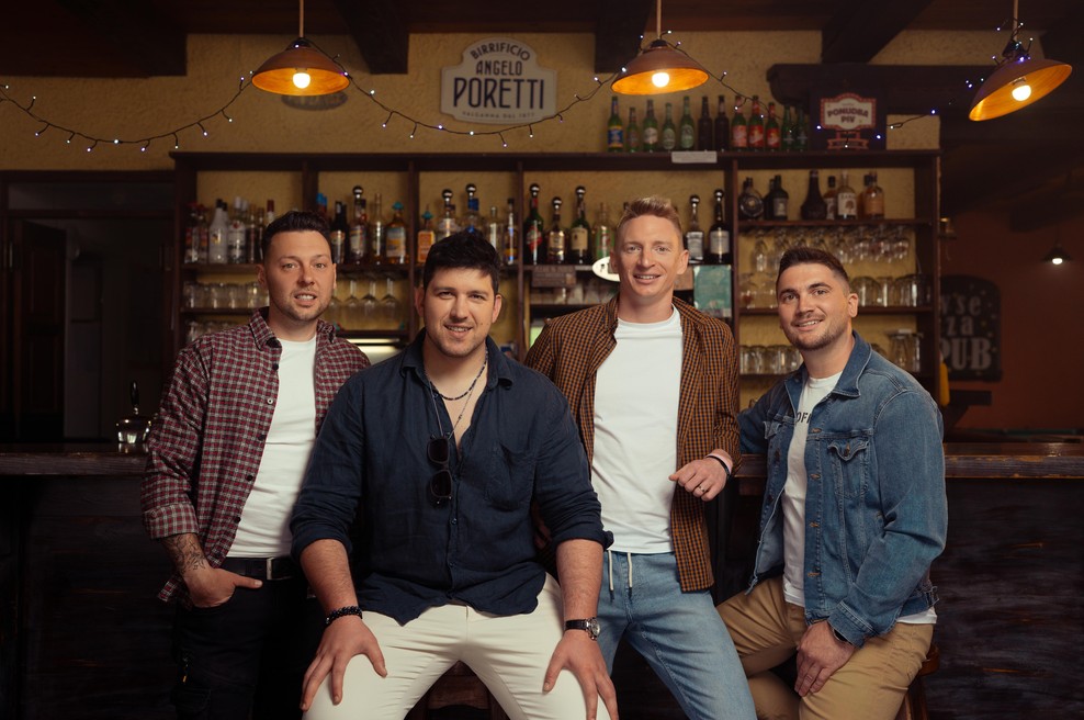 Zvita Feltna ob veliki obletnici z novo pesmijo: "Vedno smo gledali na to, da komad deluje v živo" (foto: Neo Visuals)