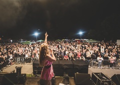 Znana slovenska pevka iskreno razkriva, kako ji je materinstvo spremenilo življenje