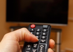 Na naši televiziji ob osmih zvečer nič več te priljubljene oddaje, to se zdaj dogaja z njo