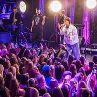 Ta pri nas zelo znani pevec pripravlja nekaj odmevnega: novica že dviguje obrvi