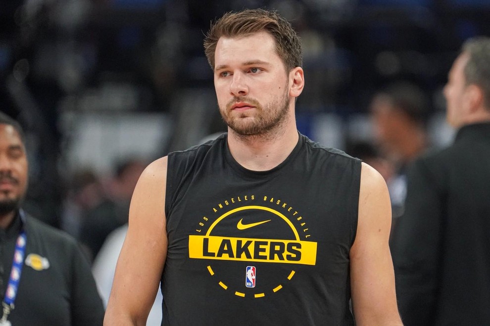 Luka Dončić je bil zaradi poškodovane mečne mišice od 3. aprila odsoten z igrišča, a se je trudil, da bi …