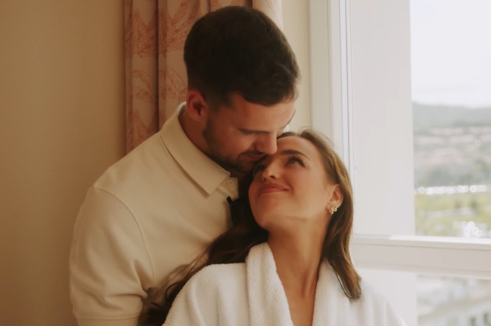 Po spletu kroži posnetek zaroke sanjskega Karla in Kaje (ste ga že videli?) (foto: Youtube.com/@MartinaSvab/posnetek zaslona)