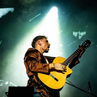 Koncert Žana Serčiča zavit v debel plašč žalosti, na dan zdaj prihajajo presunljive podrobnosti: "Moj sin ... Boril se je za življenje!"