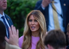 Donald Trump znova zaplesal, vsi pa govorijo o tem, kaj je naredila Melania, ko je videla svojega moža, kaj počne