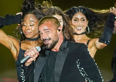 Osupljiva drama na koncertu Rickyja Martina: tekle so solze, kar je storil priljubljeni pevec, pa je vse pustilo brez beseda